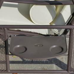 2-istuttava puutarhakeinu katoksella, sivutasoilla ja pehmusteilla, mustavalkoinen