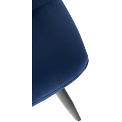 Moderni ruokapöydän tuolisetti neljällä mukavalla istuimella