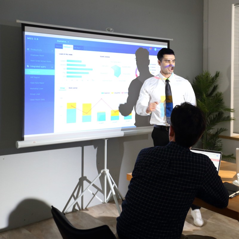 Projektorikangas 4:3, 84", 171 x 131 cm, valkoinen, metallirungolla ja rullattavalla kotelolla