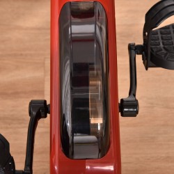 Kotikuntopyörä magneettivastuksella, 8 vastustasoa, taittuva, säädettävä istuin ja selkänoja, LCD-näyttö, punavalkoinen