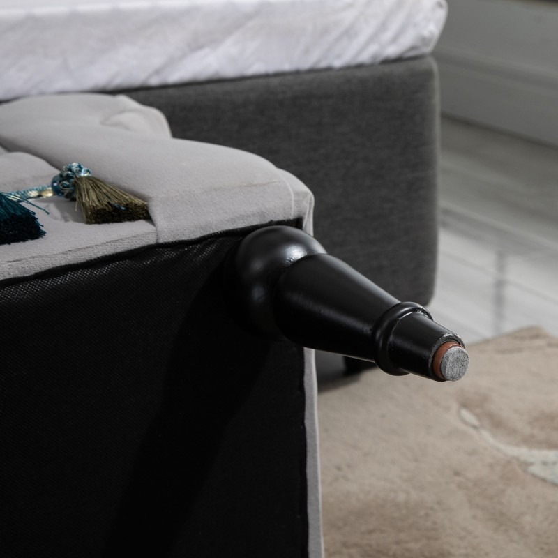 Verhoiltu samettipenkki käsinojilla, puurunko 117 x 40 x 58 cm, vaaleanharmaa