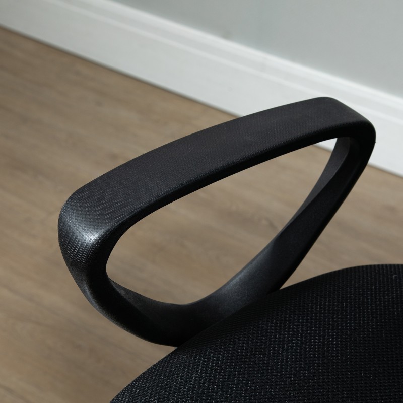 Ergonominen työtuoli verkkoselkänojalla ja käsinojilla, säädettävä jalkarengas, musta