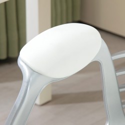 Ergonominen työtuoli käsinojilla, keinonahka, korkeussäädettävä, valkoinen