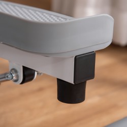 Sivuaskeltava stepperi kotiin, metallia ja ABS-muovia, säädettävä ohjaustanko ja LCD-näyttö, valkoinen/harmaa