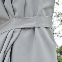 Kaksipuolinen puutarhavarjo LED-aurinkovaloilla 4,5 m, polyesteri/teräs, vaaleanharmaa-musta