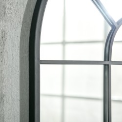 Seinäpeili ikkunamaisella mustalla metallikehyksellä 91 x 60 cm