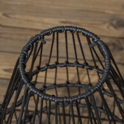 Aurinkokäyttöinen ulkovalaisin puutarhaan, rottinkipunos, IP44, lämmin valkoinen LED, musta, 34 x 34 x 56 cm