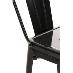 Klassinen metallinen baarijakkara selkänojalla ja jalkatuella