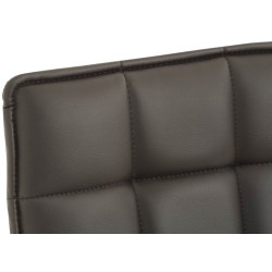 Tyylikäs säädettävä ruokailutuolipari keinonahalla ja korkealla selkänojalla