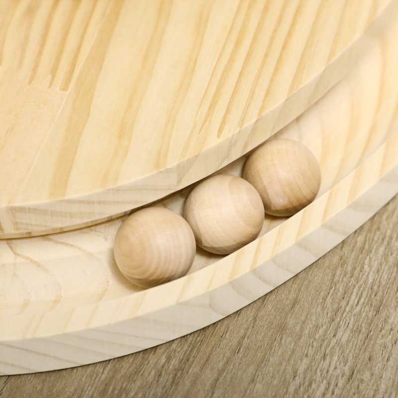 Interaktiivinen kissan lelu raapimisalustalla ja ovaalilla palloradalla mäntyä 39,5 x 32,5 x 14,5 cm luonnonpuu