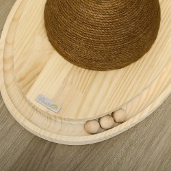 Interaktiivinen kissan lelu raapimisalustalla ja ovaalilla palloradalla mäntyä 39,5 x 32,5 x 14,5 cm luonnonpuu