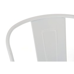 Klassinen metallinen baarijakkara korkealla selkänojalla ja jalkatuella