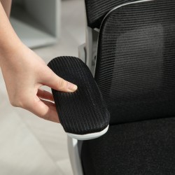 Ergonominen työtuoli säädettävällä niskatuella, korkea selkänoja, max 120 kg, musta