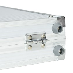 Pokerisetti 300 pelimerkillä, 2 korttipakkaa, 5 noppaa, pelialusta ja alumiininen salkku, hopea