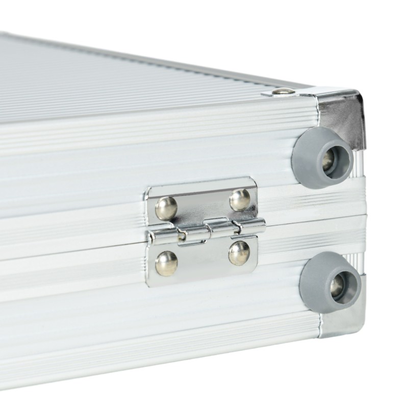 Pokerisetti 300 pelimerkillä, 2 korttipakkaa, 5 noppaa, pelialusta ja alumiininen salkku, hopea