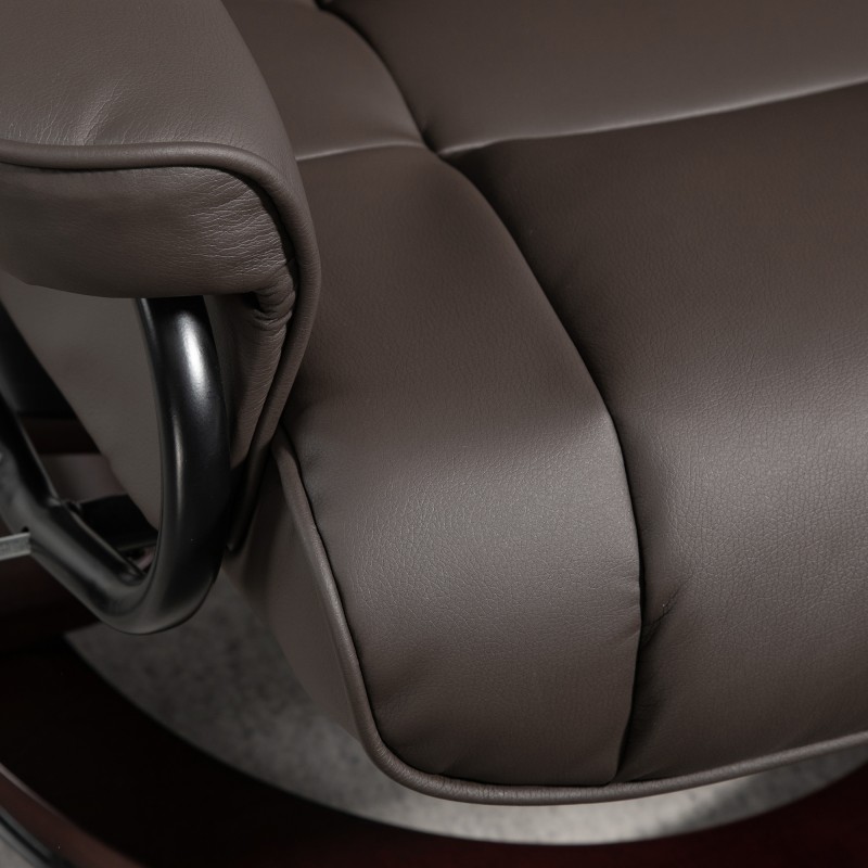 Nojatuoli ja jalkarahi, keinonahkaa, kallistuva ja pyörivä, puurunko, ruskea