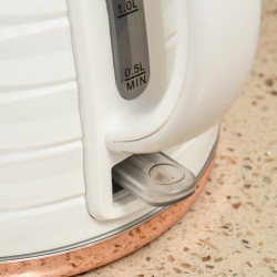 Leivänpaahdin ja vedenkeitin 2-in-1 -setti, 4 viipaletta, 1,7 L, 7 paahtoastetta, kermanvalkoinen