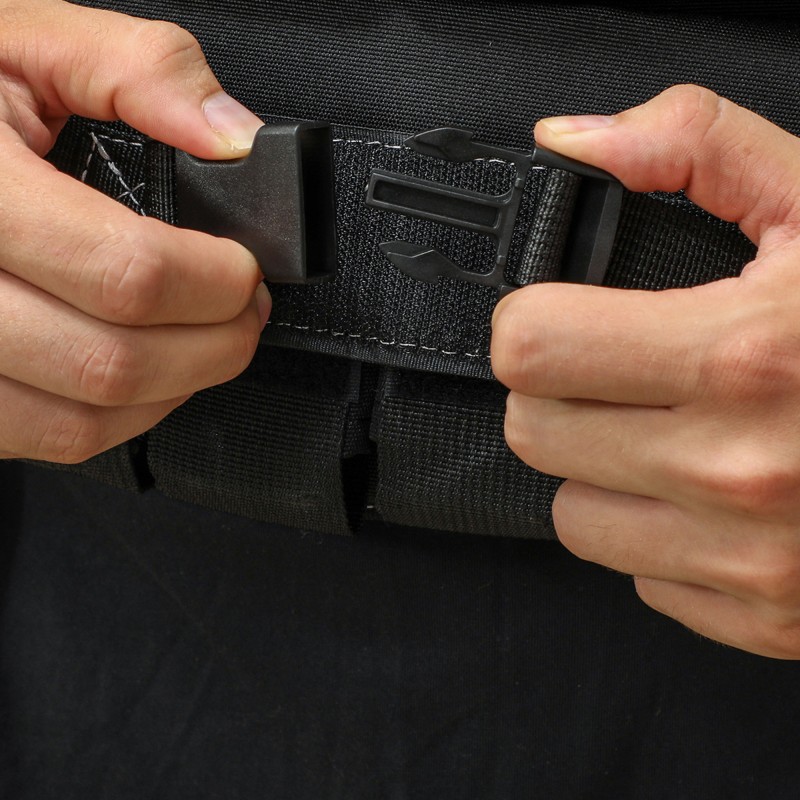 Säädettävä painoliivi 1–20 kg irrotettavilla metallipainoilla ja heijastimilla, musta