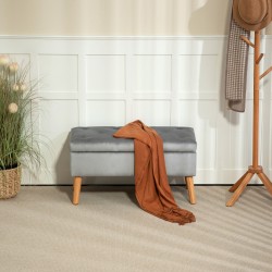 Säilytysrahi olohuoneeseen ja makuuhuoneeseen, samettipintainen kangas, puujalat, 80 x 35 x 42 cm, harmaa