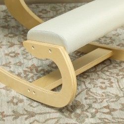 Ergonominen keinuva polvituoli kotitoimistoon, koivurunko, cremevalkoinen