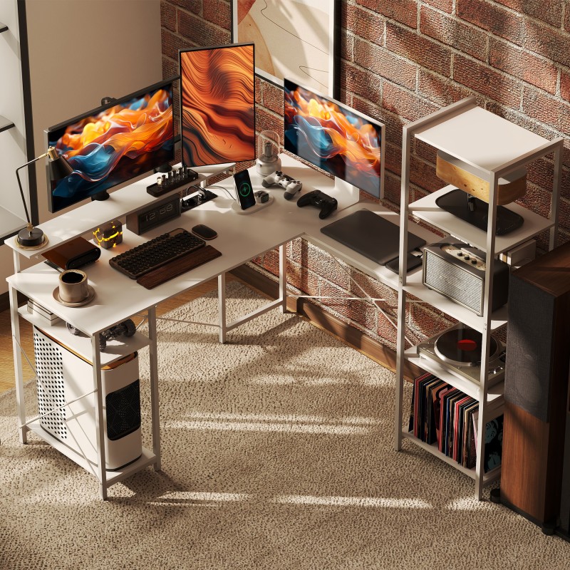 L-muotoinen työpöytä kotitoimistoon, lastulevy ja metallirunko, näyttötaso ja hyllyt, latausasema, valkoinen