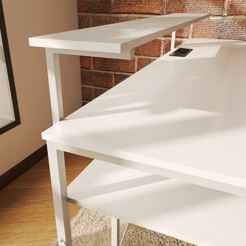 L-muotoinen työpöytä kotitoimistoon, lastulevy ja metallirunko, näyttötaso ja hyllyt, latausasema, valkoinen