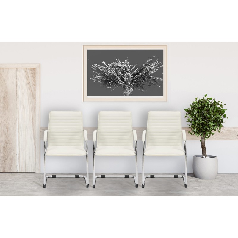 Tyylikäs keinonahkainen Tira-vierailutuoli metallirungolla ja pehmustetuilla käsinojilla