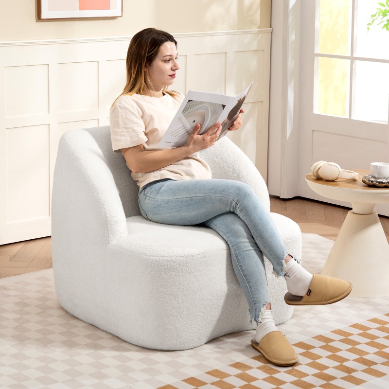 Moderni fleece-verhoiltu nojatuoli olohuoneeseen ja makuuhuoneeseen, cremevalkoinen