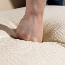 2-istuttava sohva pieniin tiloihin, napitettu selkänoja, pellavamainen kangas, 118 cm, beige