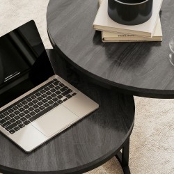 Sohvapöytäsarja 2 kpl, pyöreät pinottavat sohvapöydät, metalli ja MDF, musta