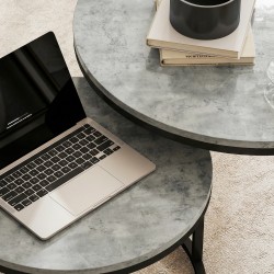 Sohvapöytäsetti 2 kpl olohuoneeseen, pinottavat pyöreät pöydät, metalli ja MDF, harmaa