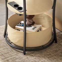 Sivupöytä kolmitasoinen luonnonpuun sävyinen Ø50 x 55,1 cm, metallirunko, kangastasku ja ladattava pistorasia USB/USB-C