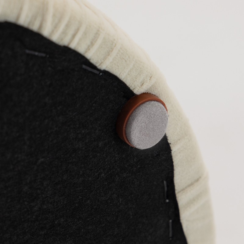 2 kpl säilytysrahi setti, pyöreä samettipintainen jalkarahi kannella 36 x 36 x 41,5 cm, kermaisen valkoinen