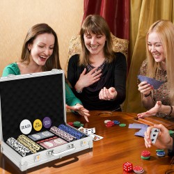 Pokerisetti salkussa 200 savichipillä, 2 korttipakkaa, nopat ja blackjack-matto, hopea