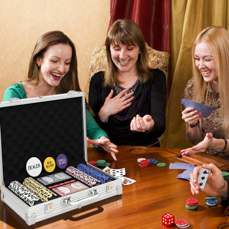 Pokerisetti salkussa 200 savichipillä, 2 korttipakkaa, nopat ja blackjack-matto, hopea