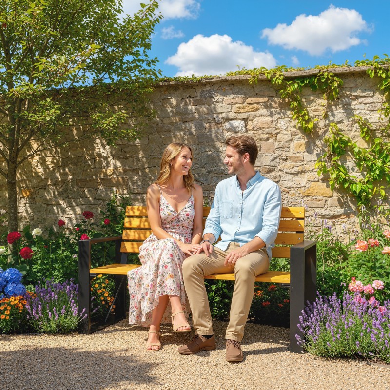 Puutarhapenkki 2-hengen, teräsrunko ja kuusipuu, säädettävät jalat, 136 x 54 x 82 cm, luonnonpuu/musta