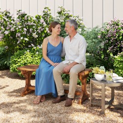 Puutarhapenkki 2-hengen kuusi 114x40x46 cm selkänojaton hiiltynyt tumma