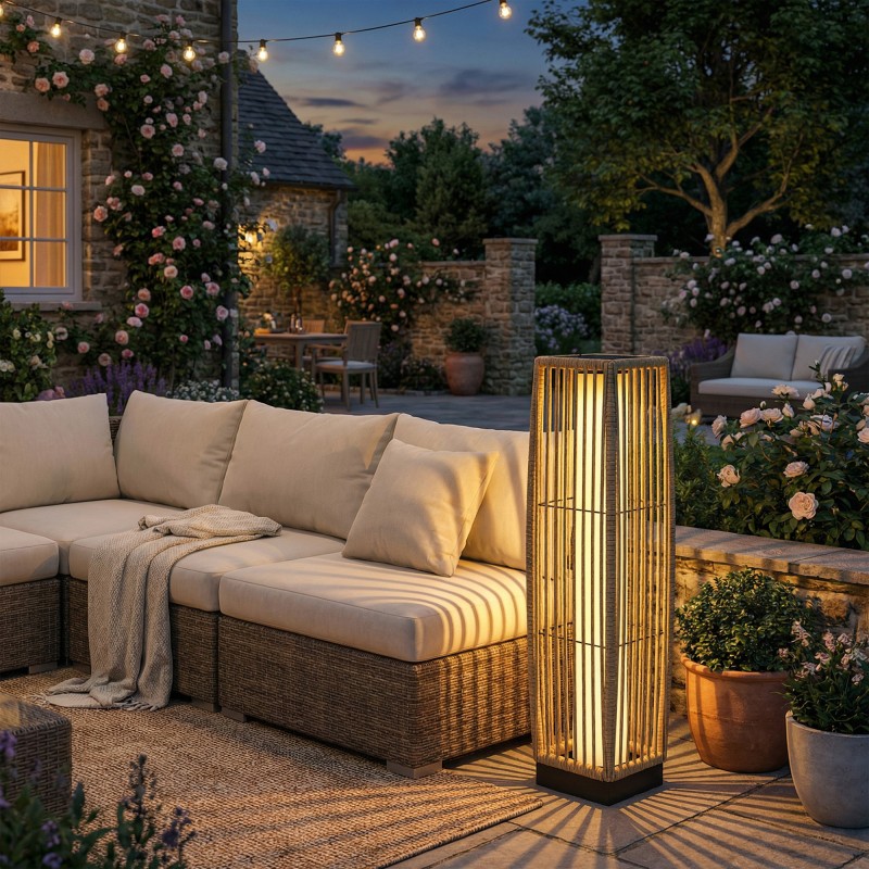 Aurinkokäyttöinen rattan-jalkavalaisin ulkokäyttöön 19x19x68 cm hiekka IP44