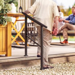 Portaankaide 2–3 portaalle, metallia, säädettävä kulma 0–45°, 95 cm, musta