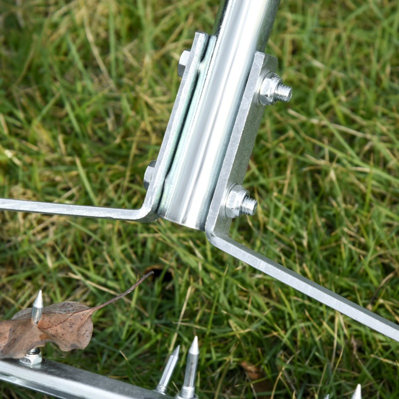 Nurmikon ilmaaja käsikäyttöinen, säädettävä varsi, sinkitty metalli, työleveys 42,5 cm, vihreä/hopea