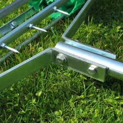 Nurmikon ilmaaja käsikäyttöinen, säädettävä varsi, sinkitty metalli, työleveys 42,5 cm, vihreä/hopea