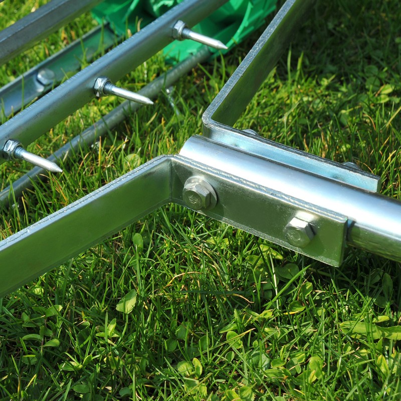 Nurmikon ilmaaja käsikäyttöinen, säädettävä varsi, sinkitty metalli, työleveys 42,5 cm, vihreä/hopea