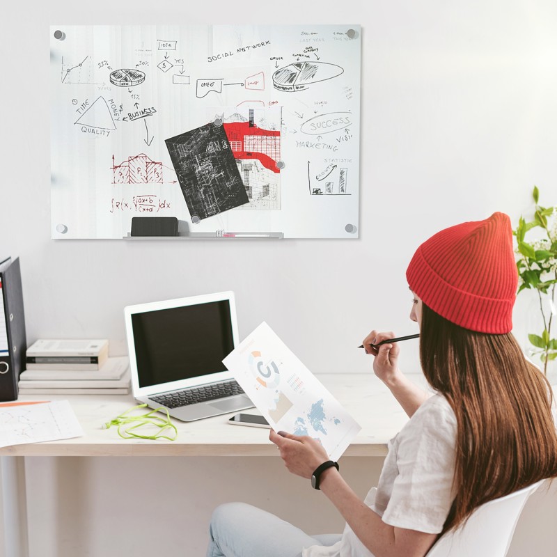 Lasinen magneettinen kirjoitustaulu 90 x 60 cm, valkoinen, kynähylly ja tarvikkeet