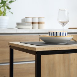 Ruokailuryhmä 2 hengelle, pöytä ja 2 tuolia, metalli ja tammi, pieniinkin tiloihin