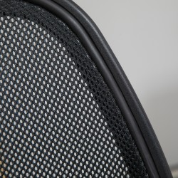 Korkea työtuoli jalkatuella ja 5 pyörällä, säädettävä verkkokangas selkänoja, teräsrunko, musta