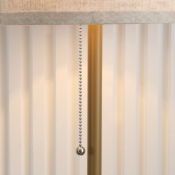 Lattialamppu olohuoneeseen, teräsrunko ja pellavavarjostin, E27, kulta ja kermanvalkoinen