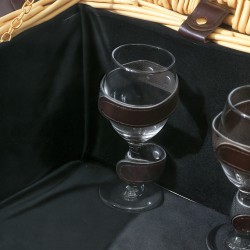 Piknikkori 4 hengelle pajua eristetyllä kylmälokerolla ja täydellisellä astiastosetillä, luonnonpuu