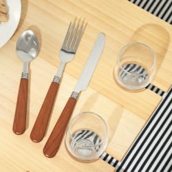 Piknikkori 4 hengelle puinen pöytäkansi ja astiasetti vaaleanruskea