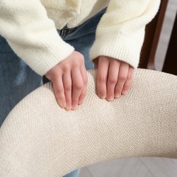 Ruokapöydän tuoli kaarevalla selkänojalla, kangas pellavamainen, puujalat, beige-ruskea