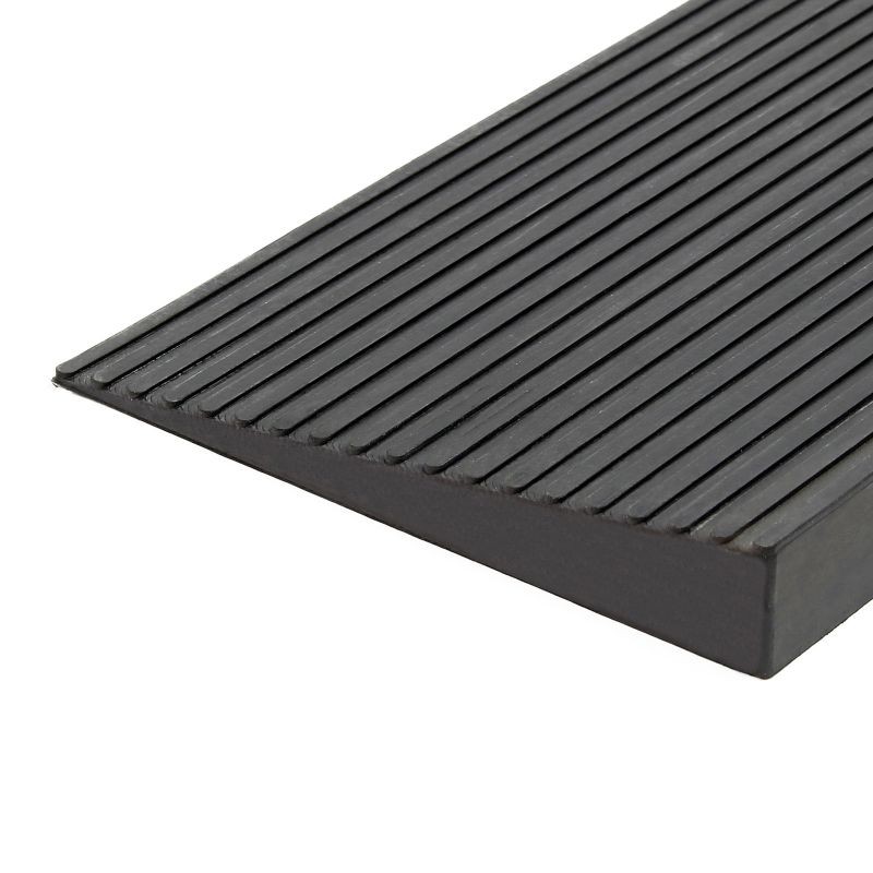 Kynnysramppi pyörätuolille ja rollaattorille, 900 x 140 x 15 mm, kumi, musta, liukuestepinta